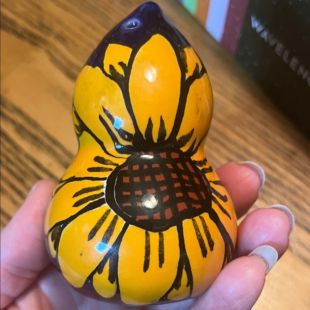 Hand-Painted Floral Salt and Pepper Shakers - Picture 10 of 14